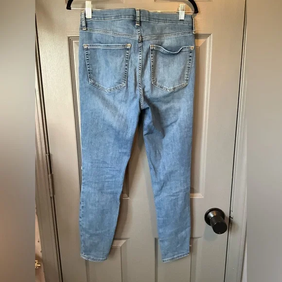 Free People 28R distressed jeans - Picture 4 of 4